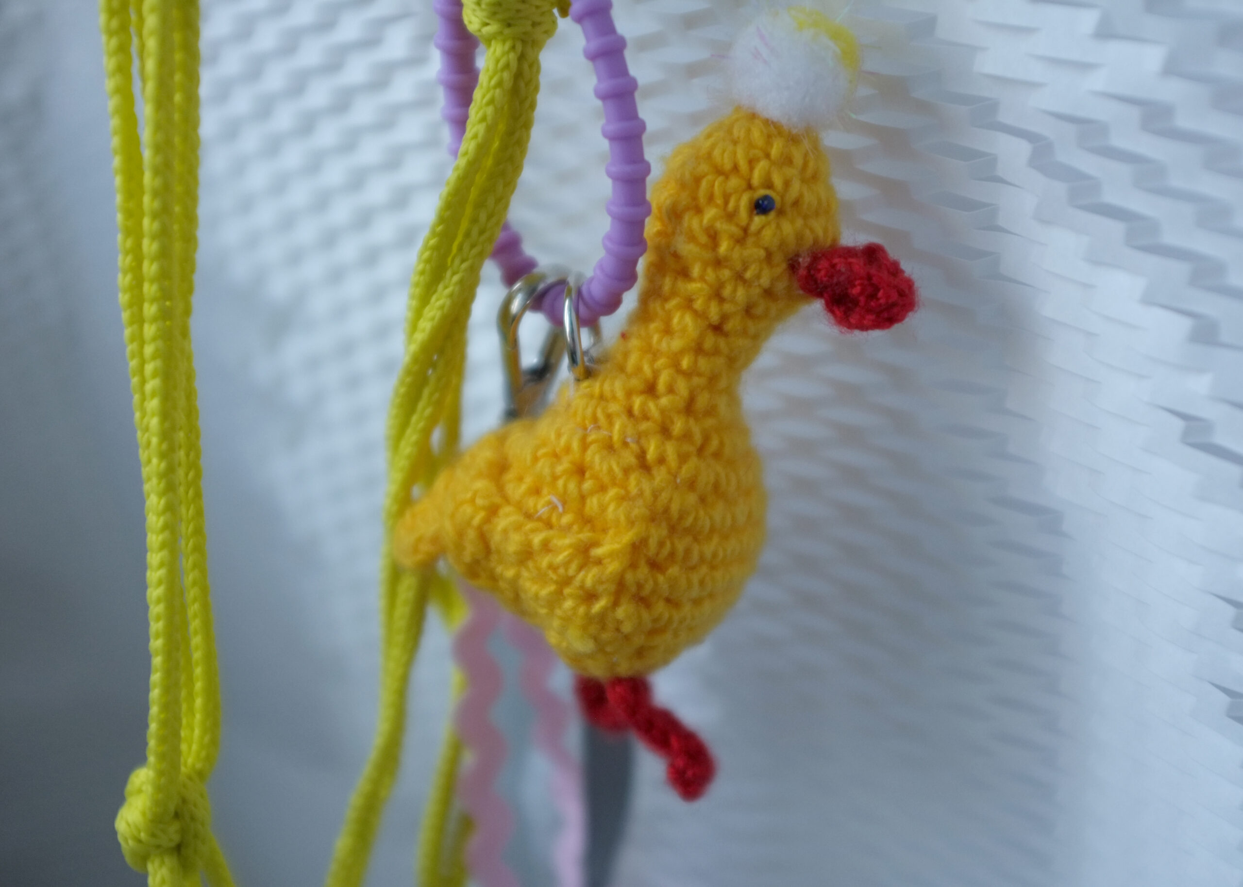 В мой стакан с вином, Ласточки, не роняйте Комочки земли