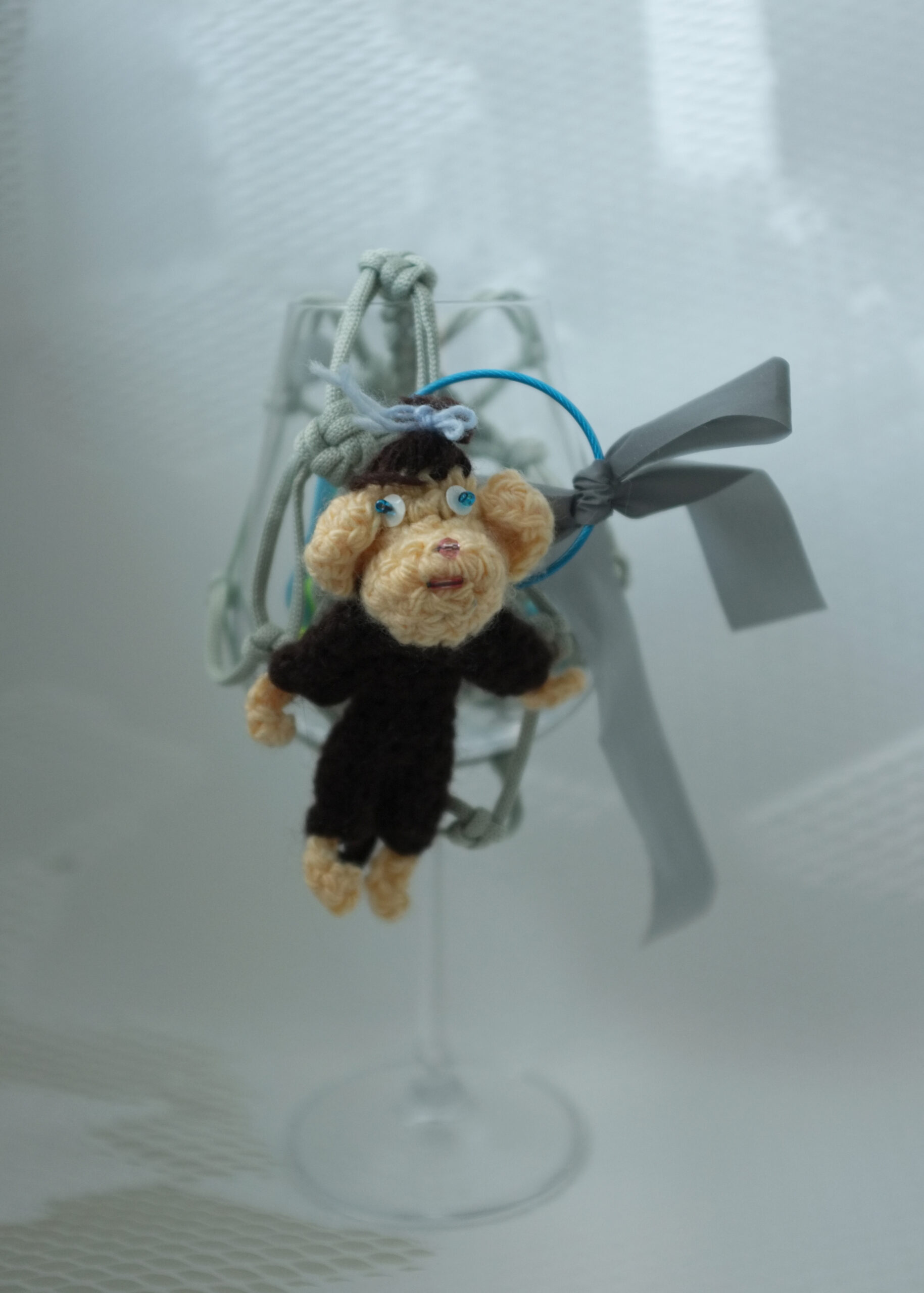 В мой стакан с вином, Ласточки, не роняйте Комочки земли