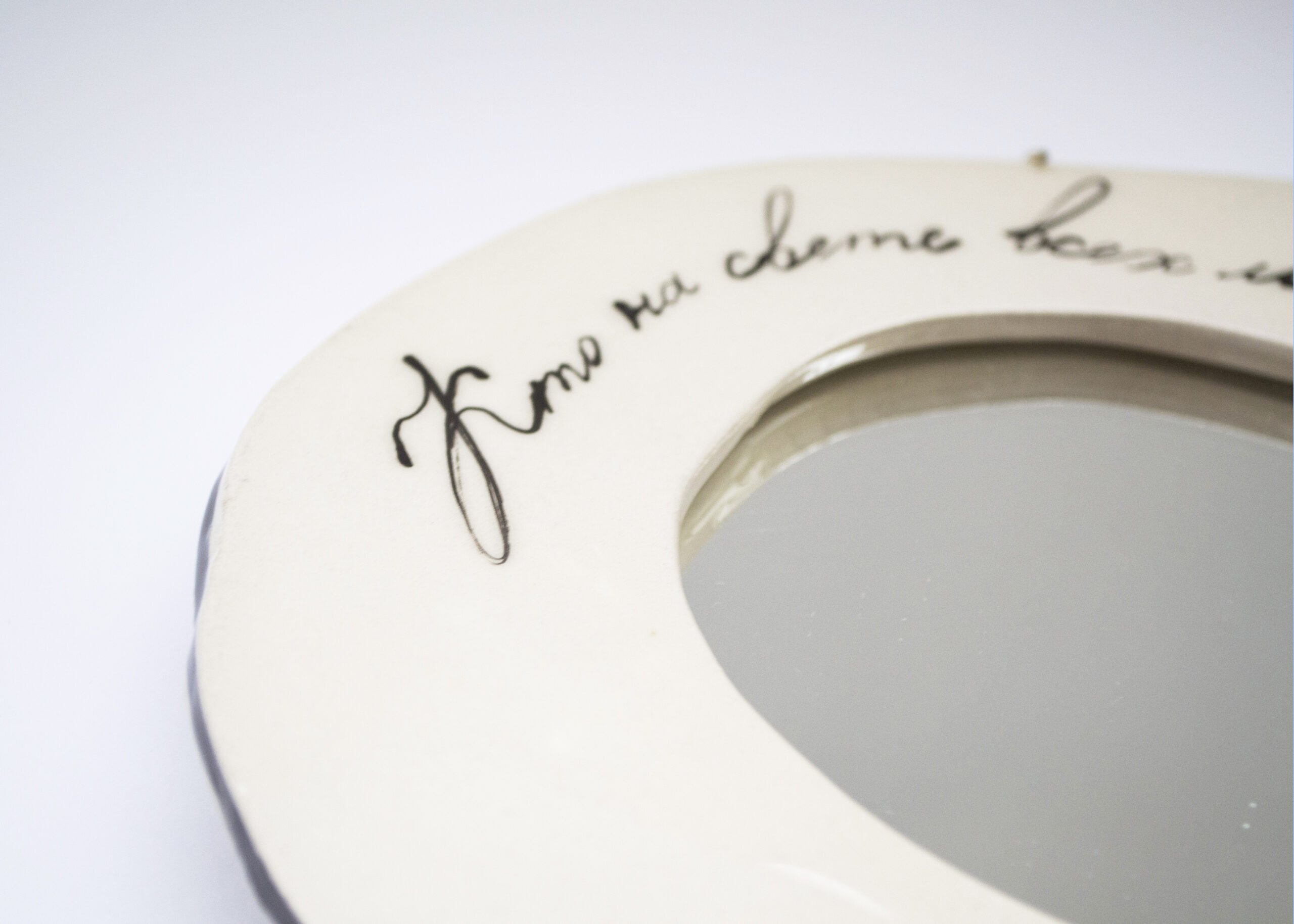 Рама с зеркалом «Кто на свете всех милее?»