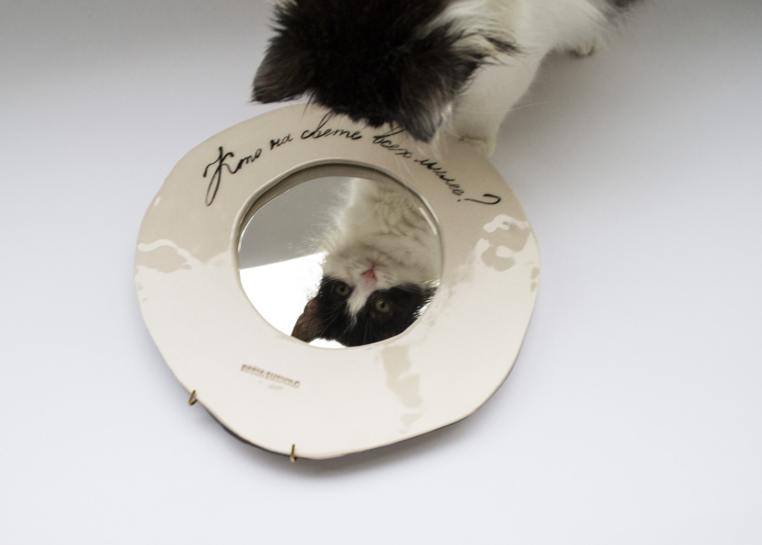 Рама с зеркалом «Кто на свете всех милее?»